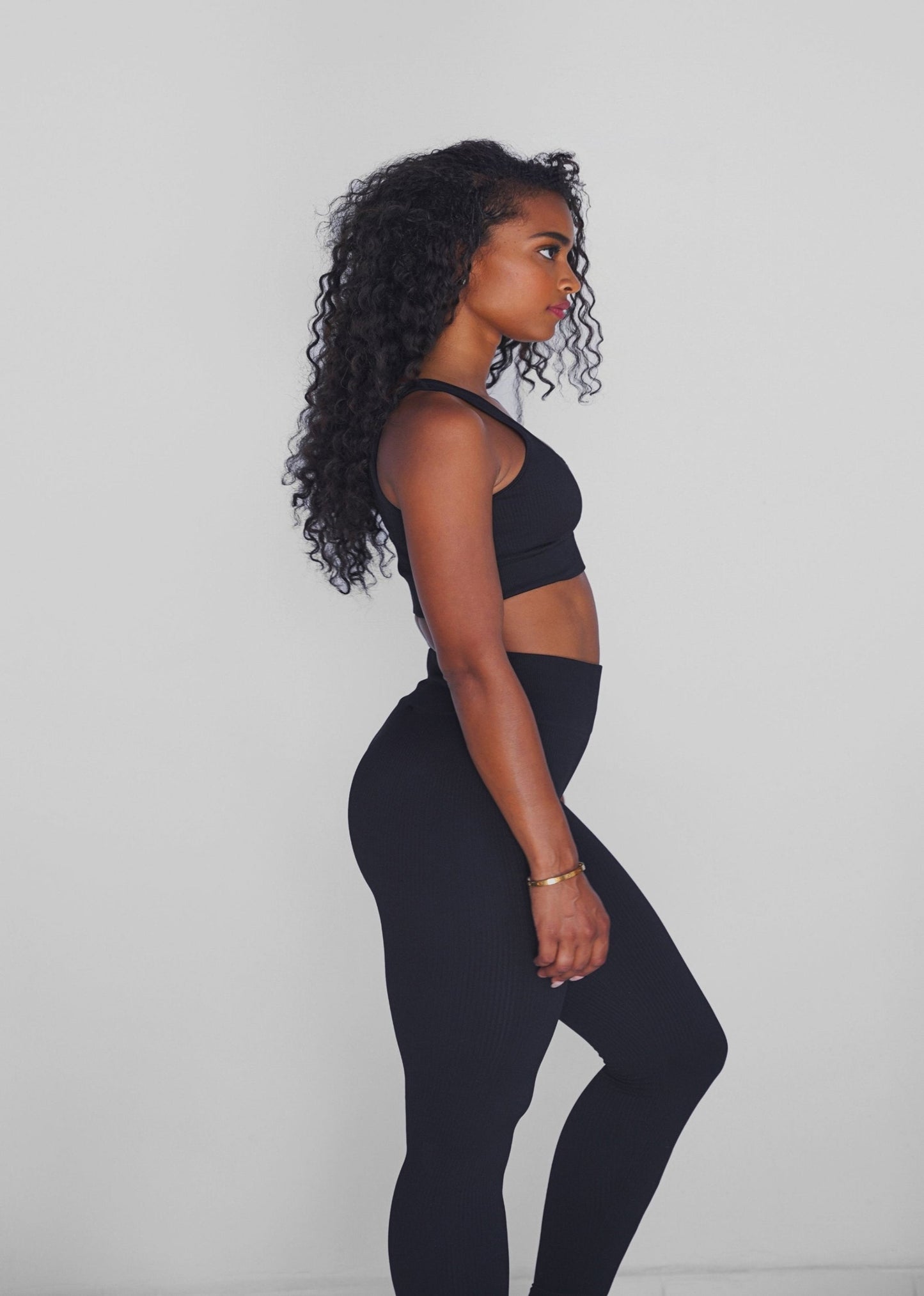 Axel leggings in black ribbed fabric worn by model Amber Maxwell