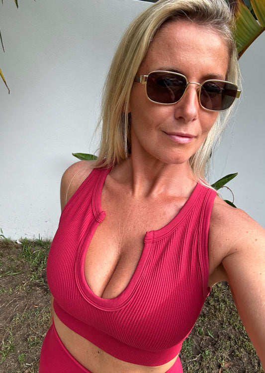 Amber Maxwell red ribbed Eva crop close-up texture