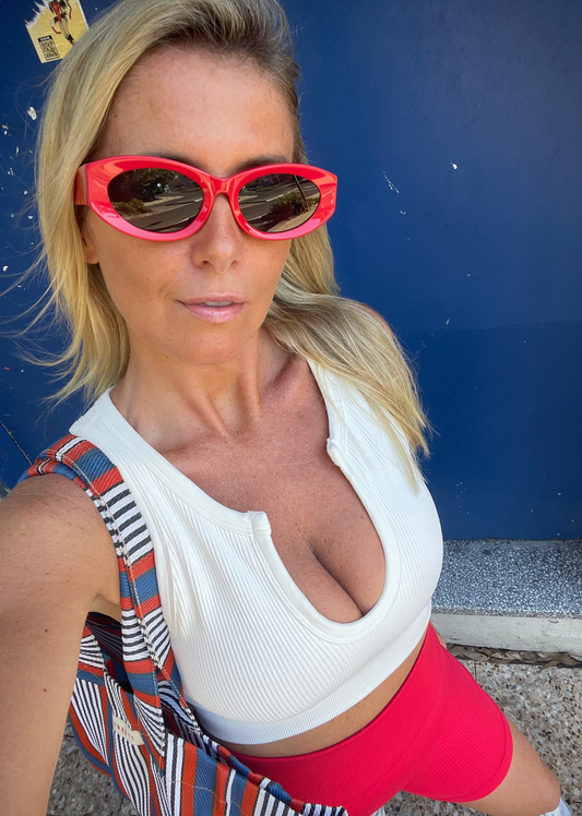 Eva crop in cream ribbed fabric worn by model Amber Maxwell